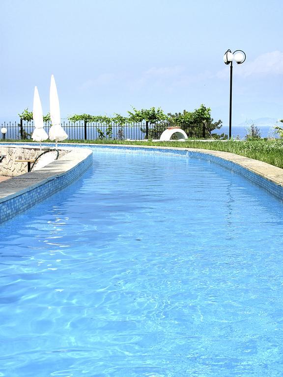 Lesse Hotel Chalkidiki ภายนอก รูปภาพ