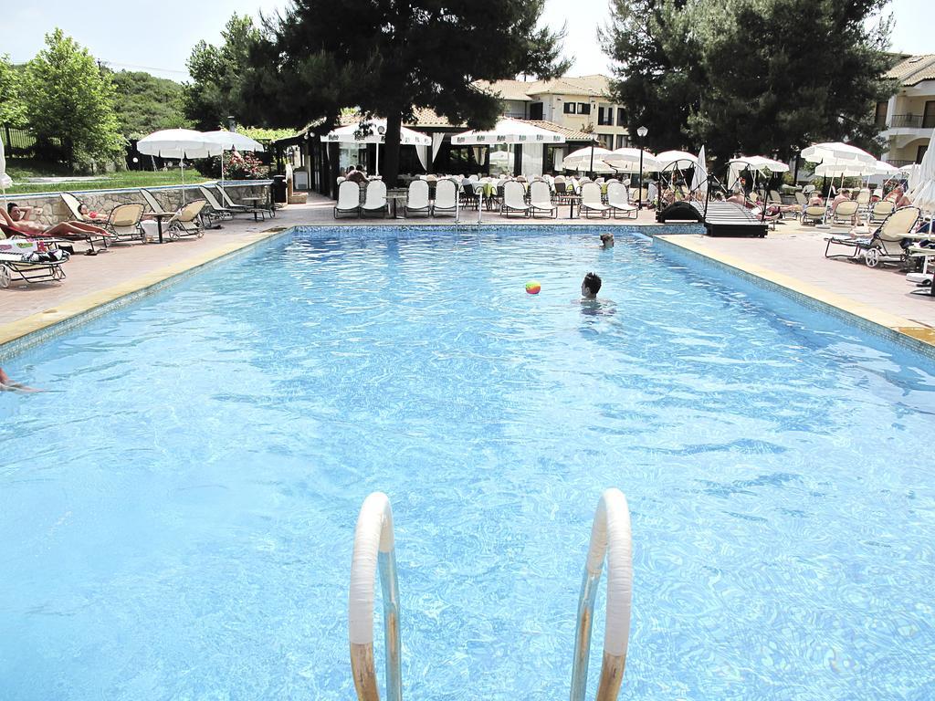Lesse Hotel Chalkidiki ภายนอก รูปภาพ