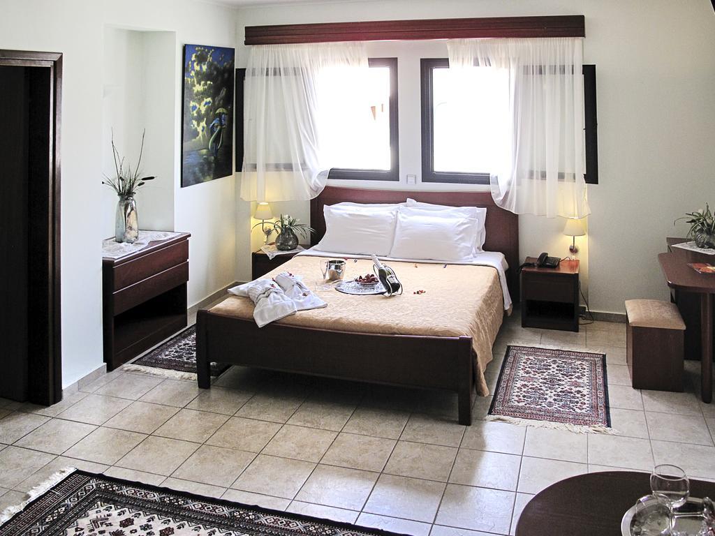 Lesse Hotel Chalkidiki ภายนอก รูปภาพ