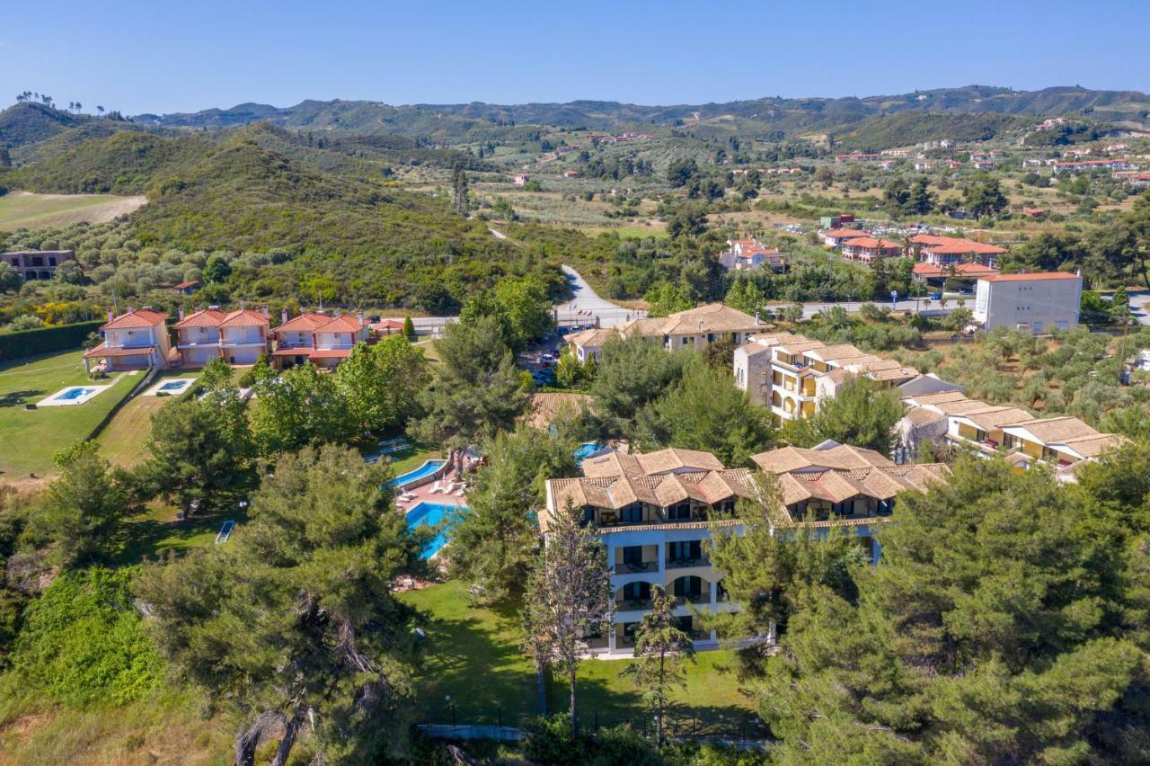 Lesse Hotel Chalkidiki ภายนอก รูปภาพ