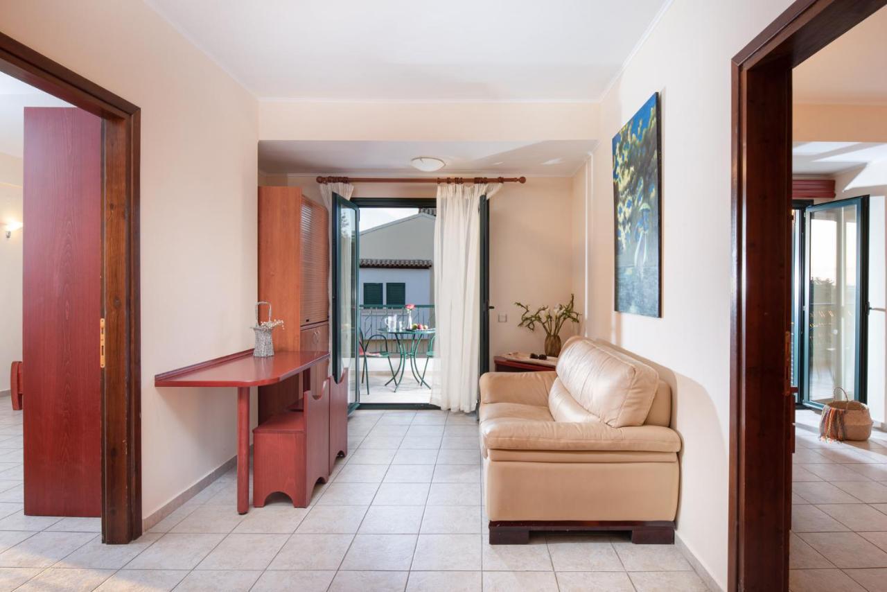 Lesse Hotel Chalkidiki ภายนอก รูปภาพ