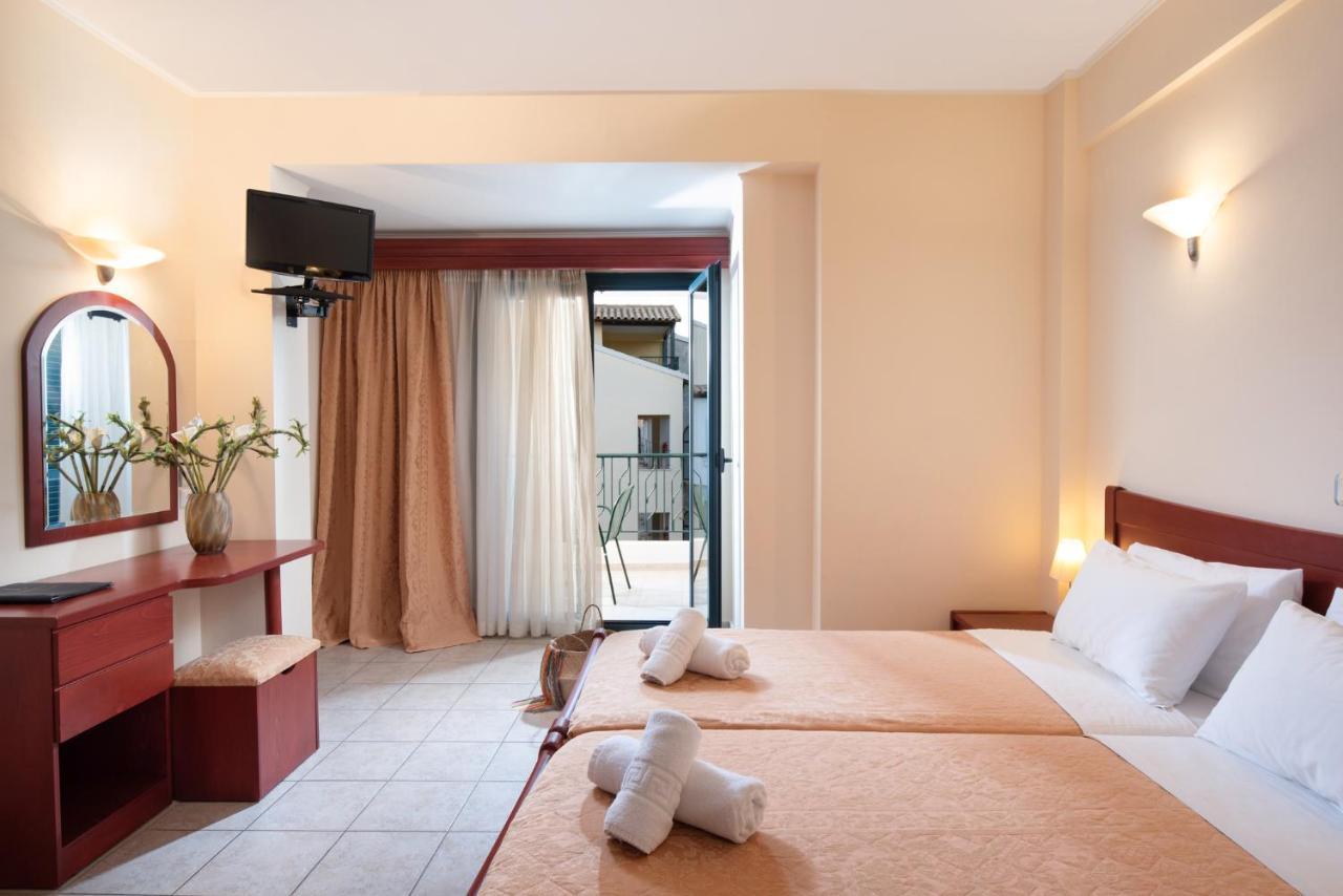 Lesse Hotel Chalkidiki ภายนอก รูปภาพ
